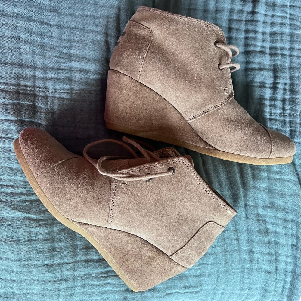 Almost new Tom wedges